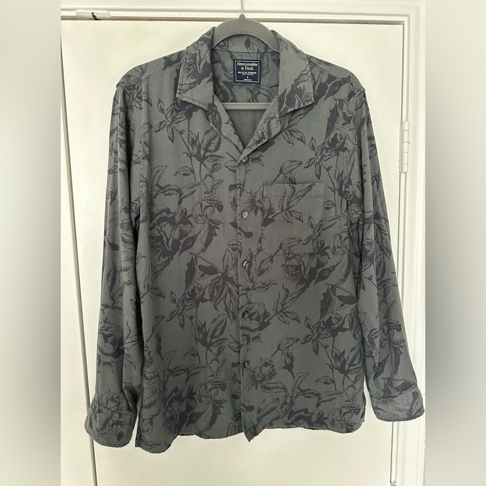 Abercrombie & Fitch Floral Button-Up Casual Button down